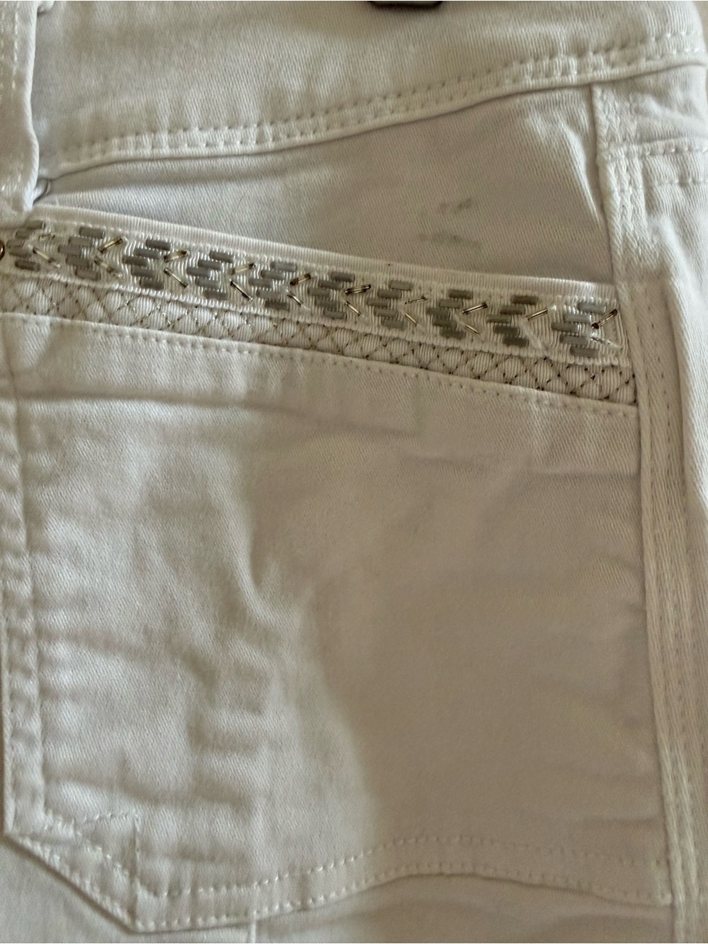 White House Black Market White Crop Pants Size 6 | Embellished Pocket Detail - Picture 4 of 7